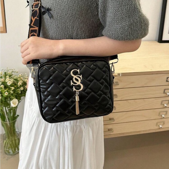 NWOT Elegant Small/Med Black Crossbody bag w/Tassel Removable/Adjustable Strap - Picture 5 of 7